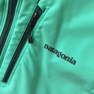 Beautiful Women’s Patagonia Raincoat
